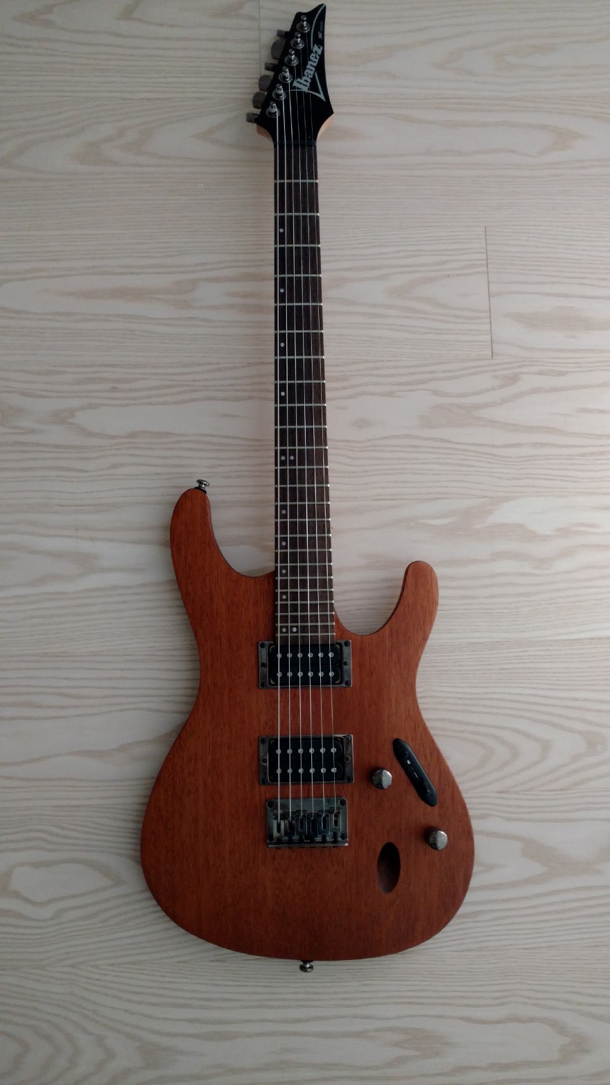 Ibanez S521